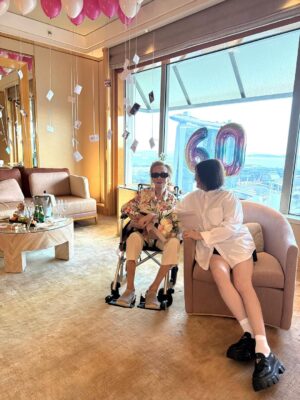 Chen Liping Instagram - 8月生日喜乐、蒙恩蒙福: 之《蛋糕汽球戏剧》篇❤️❤️❤️
Celebrating SG60 All Year Round ❤️ Especially in AUGUST My Day❤️
Feeling so Blessed, surrounded by Love, Peace, Joy, and Divine Abundance #PraiseTheLord 🙌❤️
🎂🎈 Surprise:  Balloons & a Touch of Drama! 🎭❤️❤️❤️
 (Thank you Cheryl,Tiff & Team )
#Blessed #Birthday #Blessings #Abundance #SG60 #Singapore
#Grateful #Thankful #Gratitude 
#GodIsGoodAlways #AlwaysGodIsGood #IJN #PTL