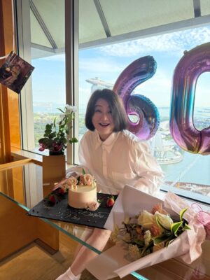 Chen Liping Instagram - 8月生日喜乐、蒙恩蒙福: 之《蛋糕汽球戏剧》篇❤️❤️❤️
Celebrating SG60 All Year Round ❤️ Especially in AUGUST My Day❤️
Feeling so Blessed, surrounded by Love, Peace, Joy, and Divine Abundance #PraiseTheLord 🙌❤️
🎂🎈 Surprise:  Balloons & a Touch of Drama! 🎭❤️❤️❤️
 (Thank you Cheryl,Tiff & Team )
#Blessed #Birthday #Blessings #Abundance #SG60 #Singapore
#Grateful #Thankful #Gratitude 
#GodIsGoodAlways #AlwaysGodIsGood #IJN #PTL