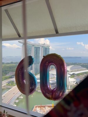 Chen Liping Instagram - 8月生日喜乐、蒙恩蒙福: 之《蛋糕汽球戏剧》篇❤️❤️❤️
Celebrating SG60 All Year Round ❤️ Especially in AUGUST My Day❤️
Feeling so Blessed, surrounded by Love, Peace, Joy, and Divine Abundance #PraiseTheLord 🙌❤️
🎂🎈 Surprise:  Balloons & a Touch of Drama! 🎭❤️❤️❤️
 (Thank you Cheryl,Tiff & Team )
#Blessed #Birthday #Blessings #Abundance #SG60 #Singapore
#Grateful #Thankful #Gratitude 
#GodIsGoodAlways #AlwaysGodIsGood #IJN #PTL