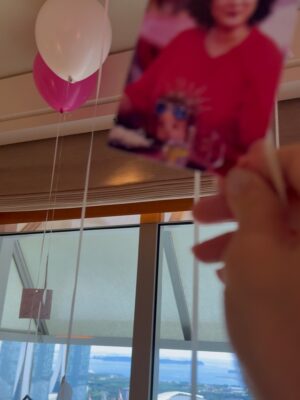 Chen Liping Instagram - 8月生日喜乐、蒙恩蒙福: 之《蛋糕汽球戏剧》篇❤️❤️❤️
Celebrating SG60 All Year Round ❤️ Especially in AUGUST My Day❤️
Feeling so Blessed, surrounded by Love, Peace, Joy, and Divine Abundance #PraiseTheLord 🙌❤️
🎂🎈 Surprise:  Balloons & a Touch of Drama! 🎭❤️❤️❤️
 (Thank you Cheryl,Tiff & Team )
#Blessed #Birthday #Blessings #Abundance #SG60 #Singapore
#Grateful #Thankful #Gratitude 
#GodIsGoodAlways #AlwaysGodIsGood #IJN #PTL