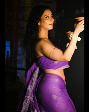 Chestha Bhagat Instagram - Unapologetically fierce. Undeniably flawless.
This look wasn’t made to blend in — it was made to turn heads.
Sharp lines, bold attitude, and a whole lot of glam 

🎨 Makeup l Hair l Styling by @makeupbyezra14 & @makeupartist_shital15
📷 Photography : @khiladii_bhaiyaa 

🔥 Bringing out the inner savage, one brushstroke at a time.

#MakeupByEzra14 #BoldBeauty #EdgyMakeup #FierceLook #MUAIndia #UnfilteredGlam #EditorialEdge #slaymodeon #divineenergy #mysticmuse #sareediaries #purpledreams