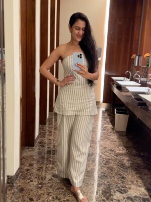Chetali Chadha Instagram - What a week!! – stress, decisions, blessings, and lessons. Wrapping it all up with a short weekend getaway with my gang and a Sunday snooze 💤 

Outfit 1 - stripped cotton cord set by @farmloom #gifted 

Outfit 2 - leopard shirt @mango , trousers @zara , bag @coach 

#entrepreneurship #weekendgetaways #hustler #hustlelife