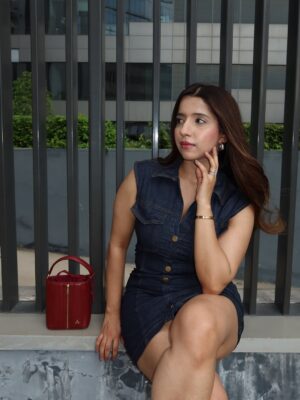 Chetali Narula Instagram - my camera’s debut pictures 🥰
🏷️
dress - @zara
bag - @the.akinna
.
.
.
.
.
.
.
{ maroon bag, denim dress, new in zara, dress pictures, outfit ideas, vacation outfit ideas, Pinterest inspired}