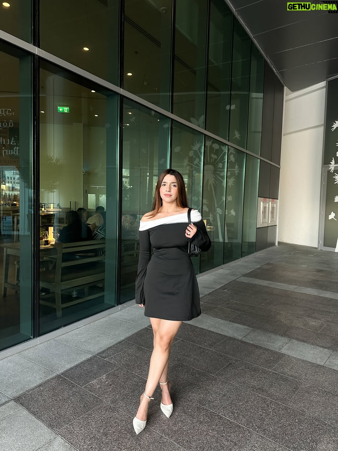 Chetali Narula - 328 Likes - album : recents 💿 
.
.
.
.
.
.
.
{ camera dump, recent folder, photos dump, black and white dress, perfume, acqua di parma, scent, food, cafe }