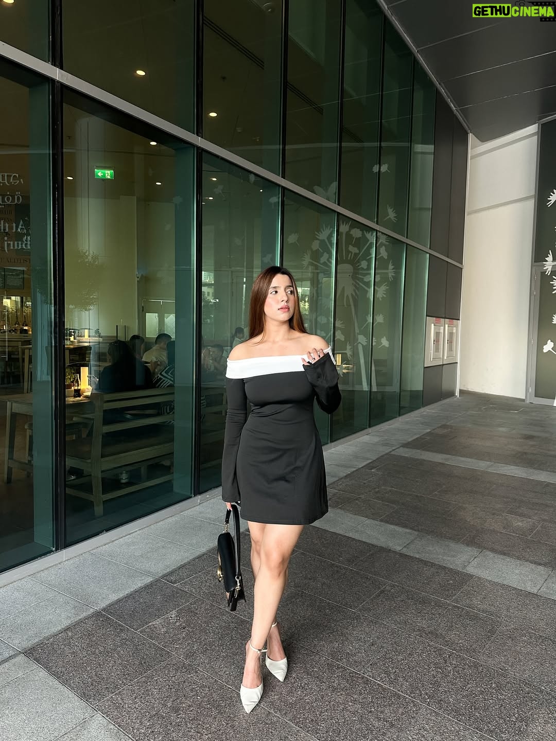 Chetali Narula - 328 Likes - album : recents 💿 
.
.
.
.
.
.
.
{ camera dump, recent folder, photos dump, black and white dress, perfume, acqua di parma, scent, food, cafe }