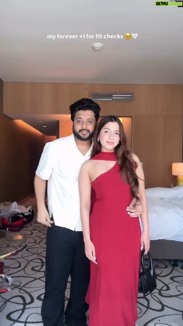 Chetali Narula - 2.4K Likes - send this to someone you want to create with 💕🥹 
( comment or share this reel with me for the dress links )
.
.
.
.
.
.
.
.
#coupleoutfits #coupleoutfit #outfit #outfitoftoday #vacationoutfit #vacation #vacationfit 
{ couple outfits, couple outfit ideas, vacation outfits, dubai, vacation outfit ideas, cute couple reel, relatable }
