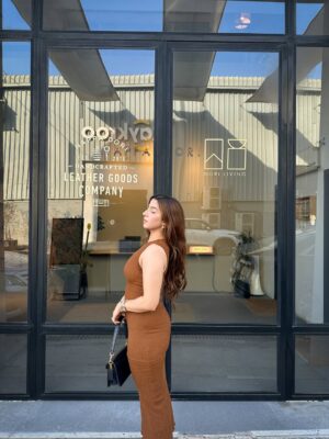 Chetali Narula Instagram - warm tones for the day 🤎🐻
( comment “outfit” for outfit details )
.
.
.
.
.
.
.
{ brown dress, new dress, dubai dump, dubai cafe, warm tones, neutrals, matcha, accessories, vacation outfit ideas }