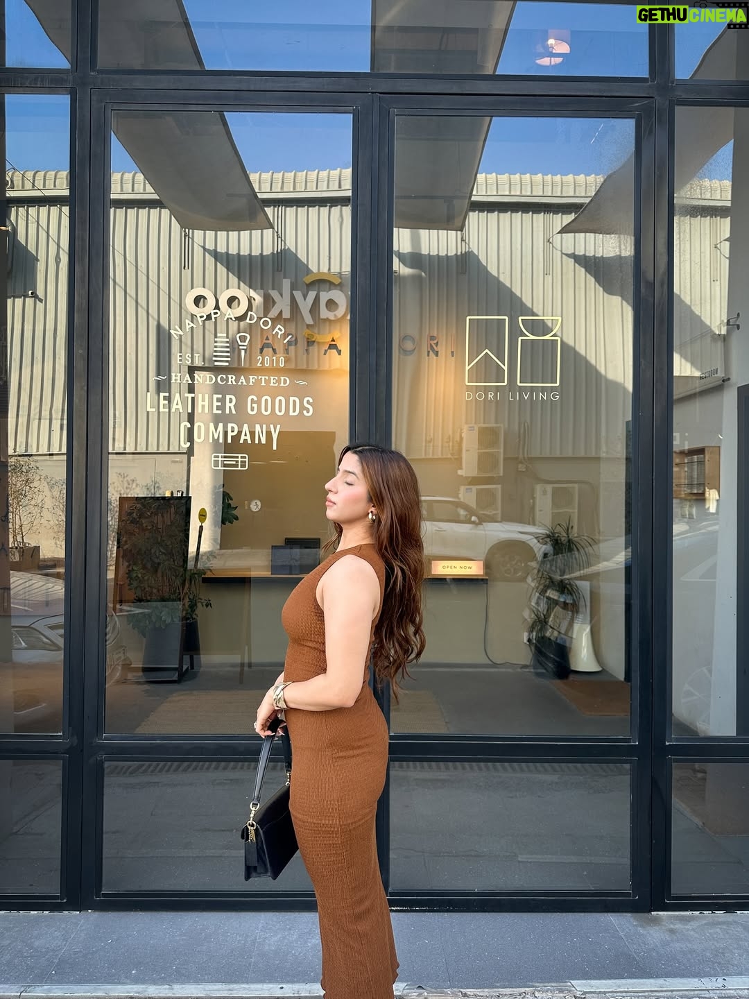 Chetali Narula - 1K Likes - warm tones for the day 🤎🐻
( comment “outfit” for outfit details )
.
.
.
.
.
.
.
{ brown dress, new dress, dubai dump, dubai cafe, warm tones, neutrals, matcha, accessories, vacation outfit ideas }