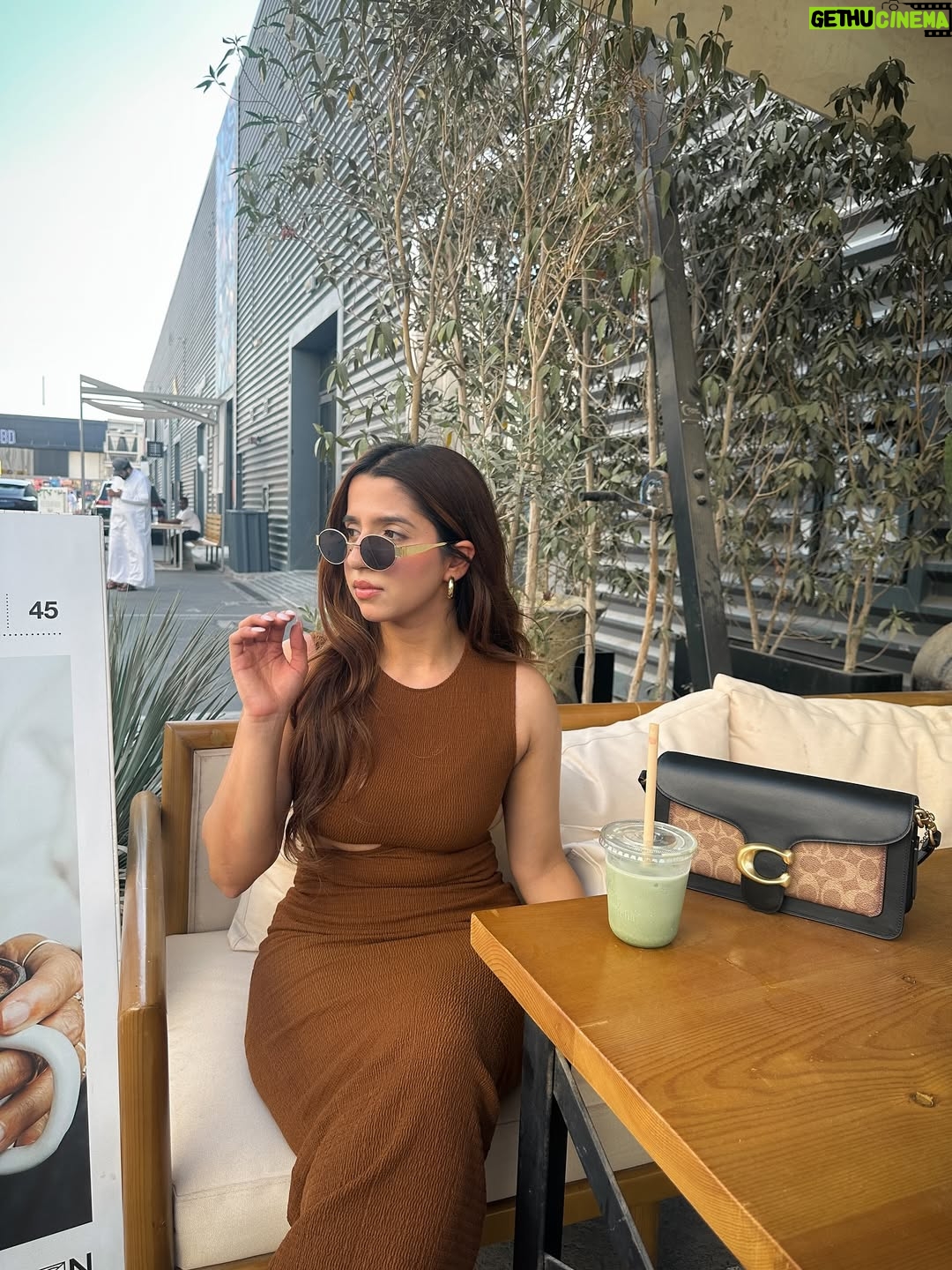 Chetali Narula - 1K Likes - warm tones for the day 🤎🐻
( comment “outfit” for outfit details )
.
.
.
.
.
.
.
{ brown dress, new dress, dubai dump, dubai cafe, warm tones, neutrals, matcha, accessories, vacation outfit ideas }