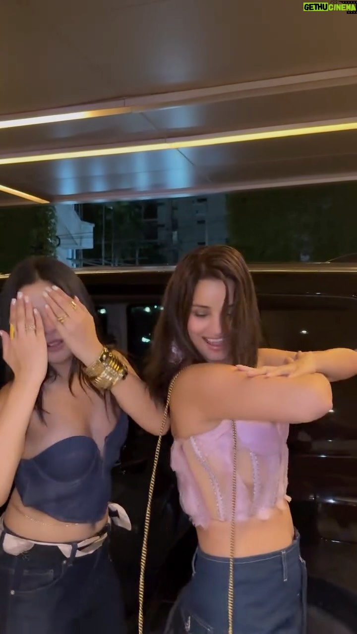 Chetna Pande - 224.4K Likes - Happy Girls dance 💃

#happydance #girlstrip #bestfriend #traveldiaries #girlsnightout