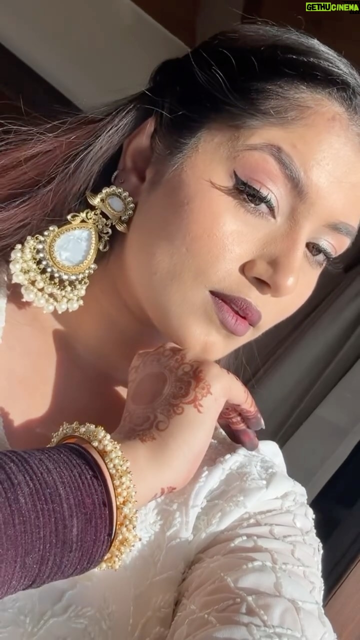 Chetna Sharma - 26K Likes - All the color in my bangles and on my lips 🤌🏻
.
Products used:
@hudabeauty matte primer
@elfcosmetics hydrogrip primer 
@maybelline_ind @maybelline fitme foundation 
@hudabeauty faux filter concealer 
@rarebeauty blush 
@pixibeauty contour stick 
@makeuprevolution eyeshadow palette
@fentybeauty mascara 
@hudabeauty lip liner
@etudeindia lip tint
