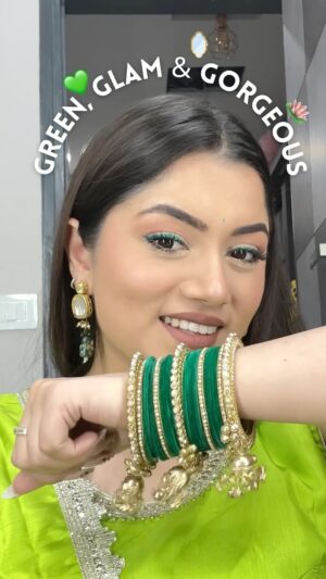 Chetna Sharma Instagram - Ditched normal eyeliner for the green 💚 
Product details 
@refybeauty primer 
@forever52india concealer as color corrector 
@insightcosmetic contour 
@benefitindia bronzer
@smashboxindia powder highlighter 
@elfcosmetics blush , halo glow
@diorbeauty concealer
@revolutionpro eyeshadow pallet 
@maybelline_ind lumi matte foundation 
@parulgargbeauty green eyeliner 
@fentybeauty masacra 
@lauramercier loose powder
@hudabeauty lip liner (as lipstick)
@onesize setting spray