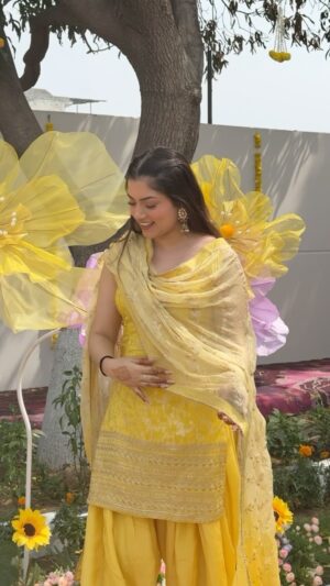Chetna Sharma Instagram - Quick transition into a ‘sarson da phull’ 🌻