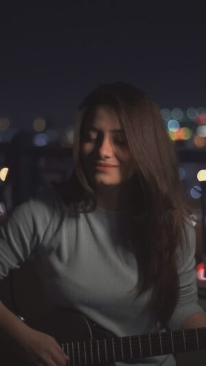 Chhavi Pradhan Instagram - Laiyan Laiyan ❤️
A song I heard long long time ago, it has my heart ❤️
.
.
.
.
.
#laiyanlaiyan #acoustic #unplugged #session #uae #dubai #cover #slow #romantic #song #chavmusic #love