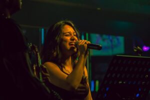 Chhavi Pradhan Instagram - 🐈⬛
.
.
.
.
.
.
#gig #live #chavmusic #posts #livesinging #clubevents #dubai #uae