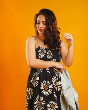 Chhavi Pradhan Instagram - Summer ready 🌻
.
.
PC: @haroon_ali15
.
.
#summer #blue #ootd #denims