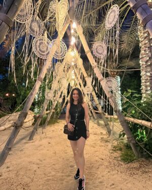 Chhavi Pradhan Instagram - About yesterday 🐈⬛
.
.
.
.
#barasti #barastibeach #concert #dubai🇦🇪