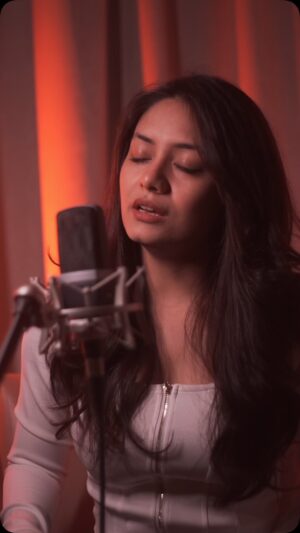 Chhavi Pradhan Instagram - Raanjhan x Raanjha ❤️
.
.
.
.
.
.
#cover #reels #mashup #uae #dubai #love #songs #unplugged #dopatti #netflix