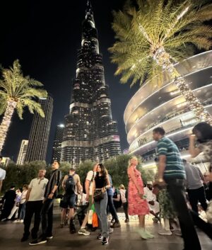 Chhavi Pradhan Instagram - Spot me 😜
.
.
.
.
.
#dubai🇦🇪 #burjkhalifa #dubaimall #uae #gig #post