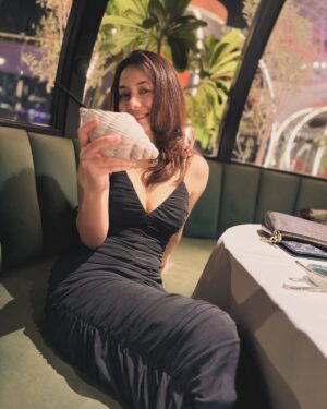 Chhavi Pradhan Instagram - 🐈⬛
.
.
.
.
.
.
#dxb #marina #pods #uae #black #ootd