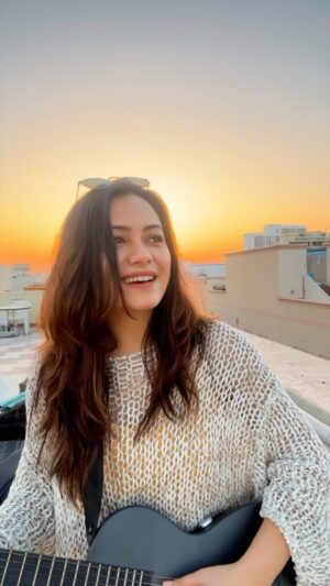 Chhavi Pradhan Instagram - Dekha Tenu ❤️
.
.
.
.
.
#rendition #acoustic #cover #dekhatenu #newsong #music #dubai #uae #songs #bollywood