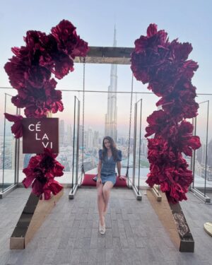 Chhavi Pradhan Instagram - Couldn’t choose which one to post 😉😛
.
.
.
.
.
#celavi #dubai #uae #newpost #dubailife #love #vacay