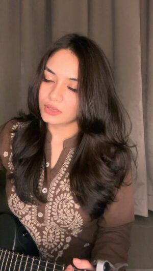 Chhavi Pradhan Instagram - Dagabaaz re ❤️
.
.
.
.
.
#song #cover #reels #dagabaazre #salmankhan #dabang #oldsongs #acoustic #unplugged #uae #singer