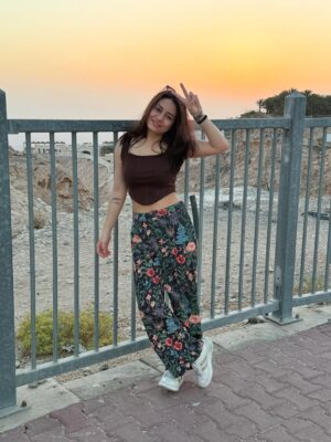 Chhavi Pradhan Instagram - Sitare Wargi ❤️❤️
.
.
.
.
.
.
#edsheeran #alain #mountains #dubai #uae #eid #holidays #2025 #selfies