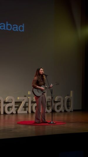 Chhavi Pradhan Instagram - This is how I ended my Ted Talk ❤️❤️
.
.
.
.
#live #acoustic #performance #gig #new #reels #monday