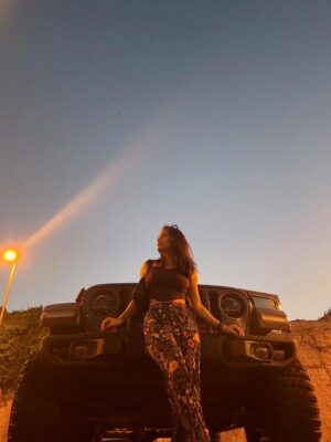 Chhavi Pradhan Instagram - Sitare Wargi ❤️❤️
.
.
.
.
.
.
#edsheeran #alain #mountains #dubai #uae #eid #holidays #2025 #selfies