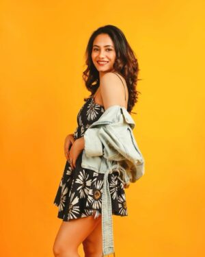 Chhavi Pradhan Instagram - Summer ready 🌻
.
.
PC: @haroon_ali15
.
.
#summer #blue #ootd #denims