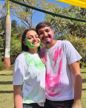Chhaya Gami Instagram - तेरा रंग चढा है ऐसा छुड़ाना मुश्किल है!🌈❤️
#omkichhayu
#holi #insta #viral #holi2k25 #trending #holipose
