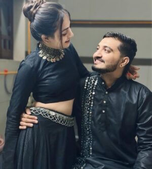 Chhaya Gami Instagram - જોડે રહેશું રાજ…🦚♾️
#omkichhayu
#navratri2k24
#garba #garbanight #navratri #viral #trending #trend #insta #post #newpost #couple #couplegarba #reels #morbi #ahemdabad #trend #poses #black