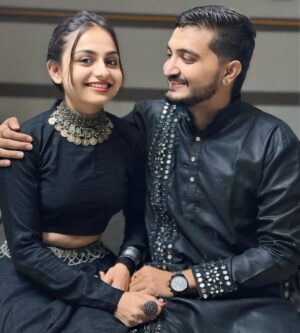 Chhaya Gami Instagram - જોડે રહેશું રાજ…🦚♾️
#omkichhayu
#navratri2k24
#garba #garbanight #navratri #viral #trending #trend #insta #post #newpost #couple #couplegarba #reels #morbi #ahemdabad #trend #poses #black