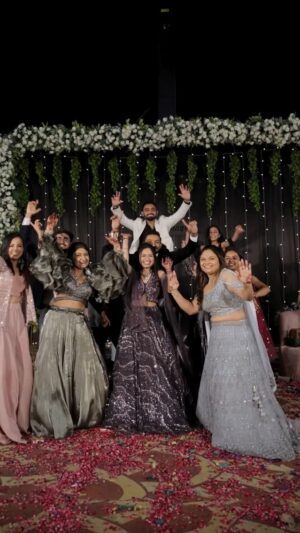 Chhaya Gami Instagram - Gam mathe lai n nach 😂♥️🥰
#réel #groupreels💁🏻♀️ #gammathelainenaach #engagementfun #trend #functionvideo