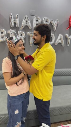 Chhaya Gami Instagram - Thank you so much om ♥️🥰
@om.patel_2 😍
#chhaya #birthday #birthdaysuprise