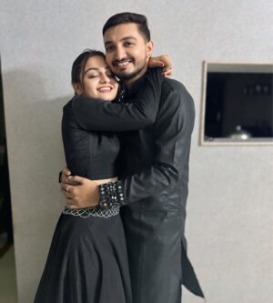 Chhaya Gami Instagram - જોડે રહેશું રાજ…🦚♾️
#omkichhayu
#navratri2k24
#garba #garbanight #navratri #viral #trending #trend #insta #post #newpost #couple #couplegarba #reels #morbi #ahemdabad #trend #poses #black