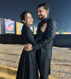 Chhaya Gami Instagram - જોડે રહેશું રાજ…🦚♾️
#omkichhayu
#navratri2k24
#garba #garbanight #navratri #viral #trending #trend #insta #post #newpost #couple #couplegarba #reels #morbi #ahemdabad #trend #poses #black