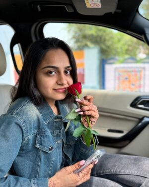 Chhaya Gami Instagram - 🌹❤️♾️
#omkichhayu
#thefirsttimewemet #roseday #7feb2025 #post #happyroseday