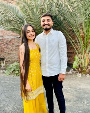 Chhaya Gami Instagram - 🤍💛
#omkichhayu #post #pose
