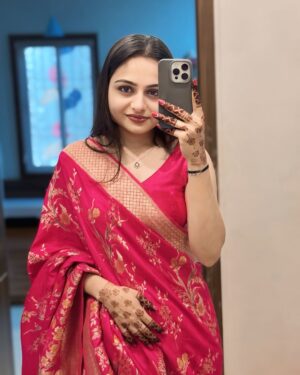 Chhaya Gami Instagram - 💝🎀🌸
#chhaya #frdwedding #square