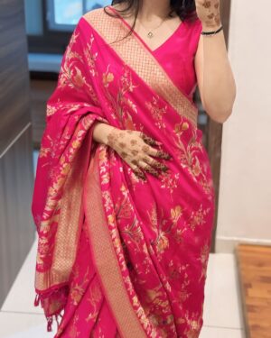 Chhaya Gami Instagram - 💝🎀🌸
#chhaya #frdwedding #square