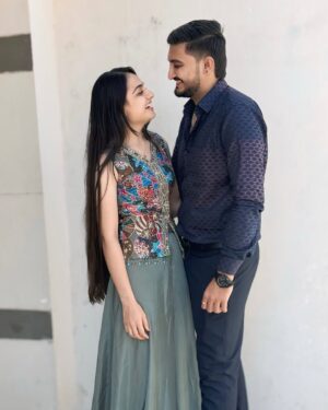 Chhaya Gami Instagram - Just "US“ ♥️
#omkichhayu
#viral #trending #post #2k24 #pose #newyear #pictures #instagram