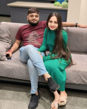Chhaya Gami Instagram - 𝐍𝐞𝐯𝐞𝐫 𝐥𝐞𝐚𝐯𝐞 𝐦𝐞 𝐚𝐥𝐨𝐧𝐞 𝐛𝐡𝐚𝐢😊 𝐦𝐲 𝐥𝐢𝐟𝐞 𝐢𝐬 𝐢𝐧𝐜𝐨𝐦𝐩𝐥𝐞𝐭𝐞 𝐰𝐢𝐭𝐡𝐨𝐮𝐭 𝐲𝐨𝐮 🥹🧿♥️
#bhaidooj❤️ #bhai #chhaya #bhaidooj2k24❤️