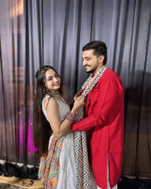 Chhaya Gami Instagram - ❤️🤍
#omkichhayu
#navratri2k24
#garba #garbanight #navratri #viral #trending #trend #insta #reelsinstagram #viralreels #viralvideos #couple #couplegarba #reels #mandli #morbi
#chhaya