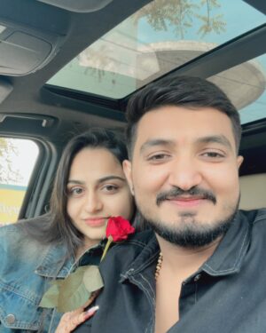 Chhaya Gami Instagram - 🌹❤️♾️
#omkichhayu
#thefirsttimewemet #roseday #7feb2025 #post #happyroseday