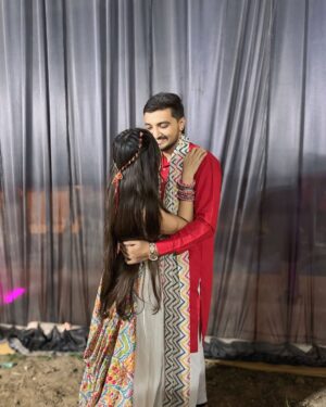 Chhaya Gami Instagram - ❤️🤍
#omkichhayu
#navratri2k24
#garba #garbanight #navratri #viral #trending #trend #insta #reelsinstagram #viralreels #viralvideos #couple #couplegarba #reels #mandli #morbi
#chhaya