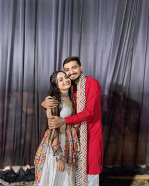 Chhaya Gami Instagram - ❤️🤍
#omkichhayu
#navratri2k24
#garba #garbanight #navratri #viral #trending #trend #insta #reelsinstagram #viralreels #viralvideos #couple #couplegarba #reels #mandli #morbi
#chhaya