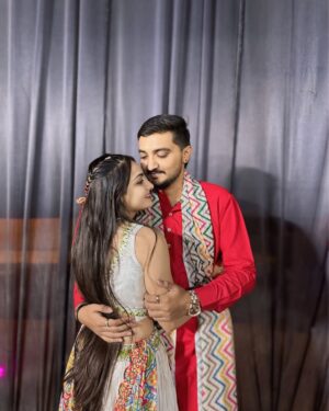 Chhaya Gami Instagram - ❤️🤍
#omkichhayu
#navratri2k24
#garba #garbanight #navratri #viral #trending #trend #insta #reelsinstagram #viralreels #viralvideos #couple #couplegarba #reels #mandli #morbi
#chhaya