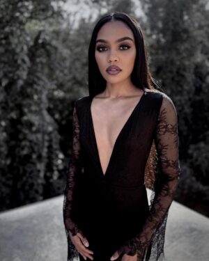 China Anne McClain Instagram - Morticia Addams 🥀  pc: @archangel.mezzy
